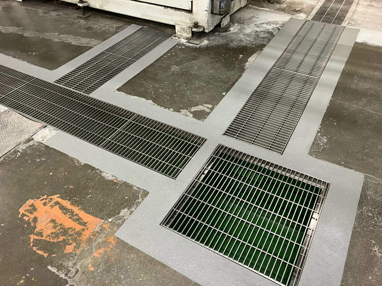 硝子加工工場（埼玉県上尾市）